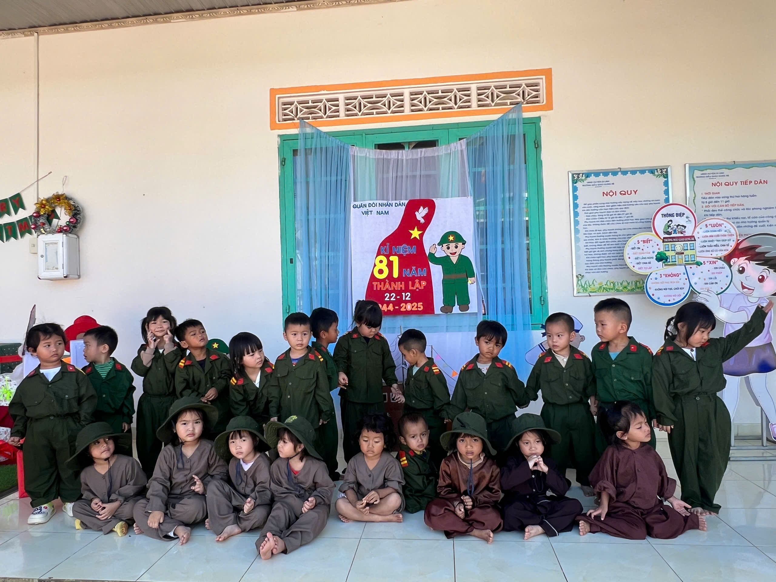 HOẠT ĐỘNG TRẢI NGHIỆM LÀM CHÚ BỘ ĐỘI - LỚP MẦM