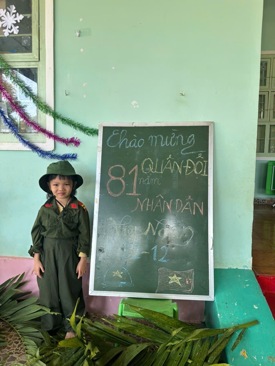 BÉ LÀM THIỆP CHÀO MỪNG NGÀY QUÂN ĐỘI NHÂN DÂN VIỆT NAM LỚP LÁ 4