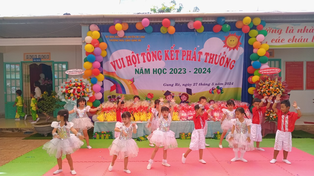 Các tiết mục văn nghệ tổng kết năm học các lớp mầm, chồi, lá