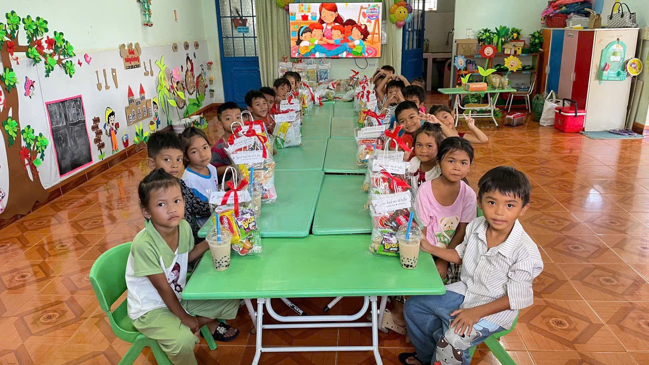Liên hoan cuối năm - Lớp Lá 2 