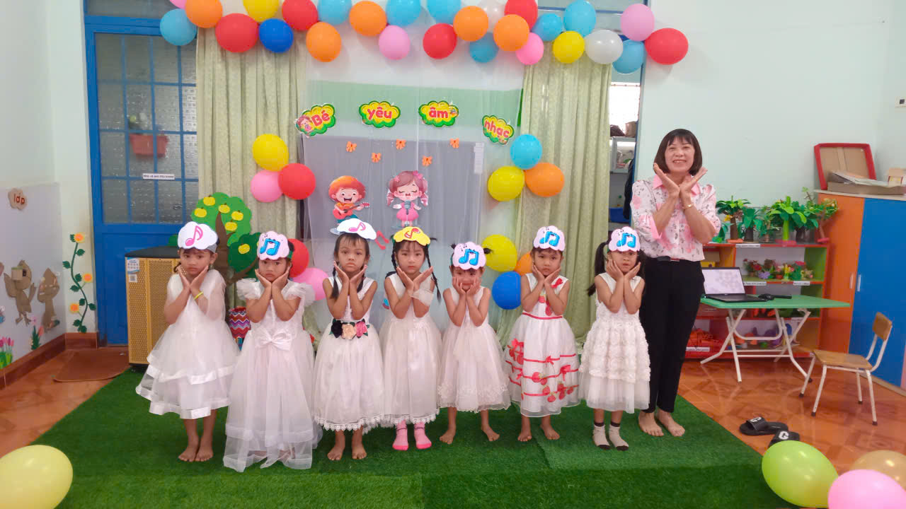  Dạy VDTN "Nhà mình rất vui" Cô Lê Thị Minh Thắng