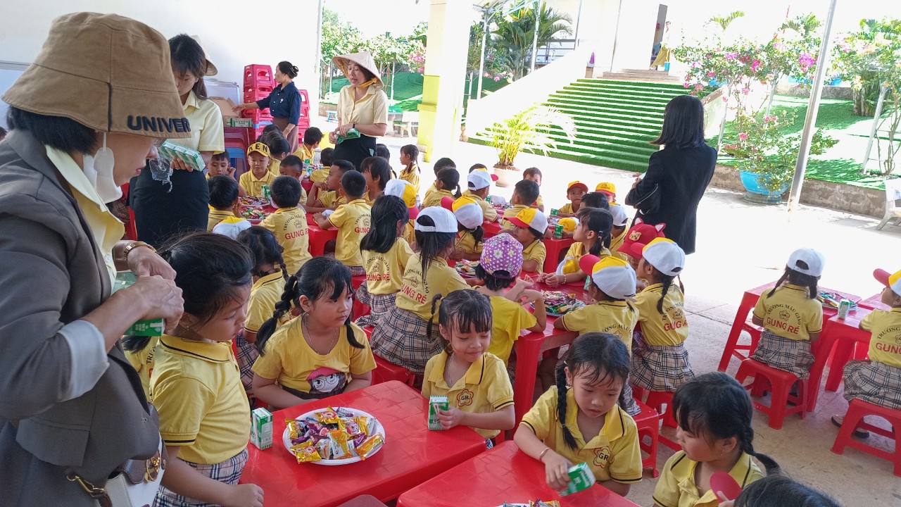 Làm thiệp 20/11 Lá 3