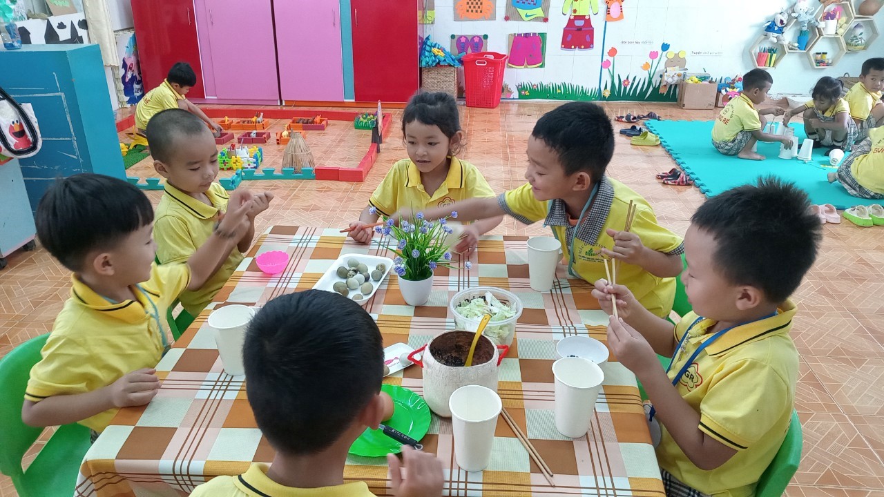 Tiệc bupfe của các bé lá 3