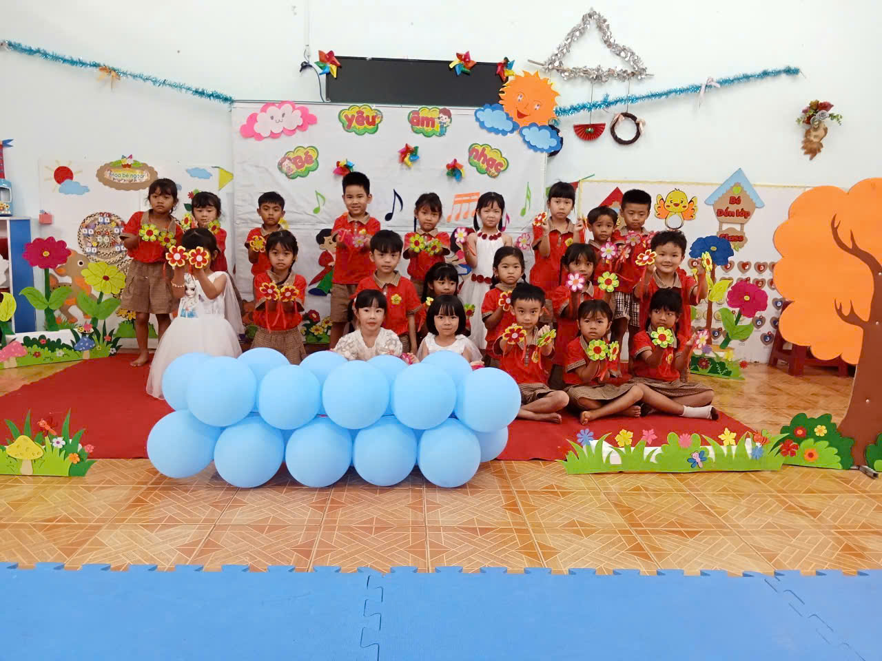 VĐMH : EM ĐI CHƠI THUYỀN ; NH : LÁ THUYỀN ƯỚC MƠ 