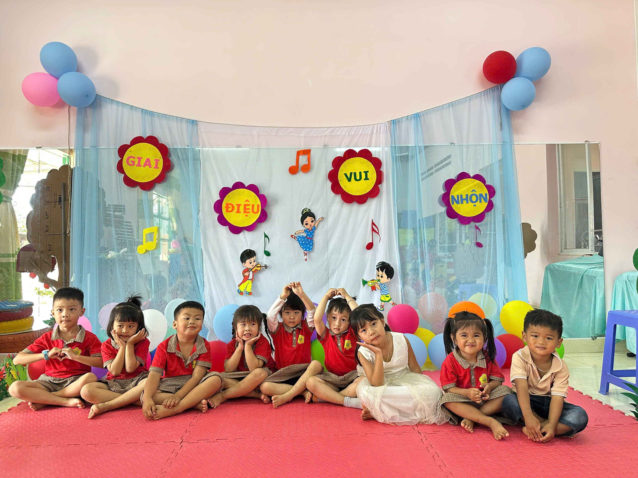 Hoạt động của lớp Mầm