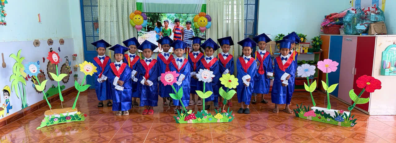 Liên hoan cuối năm - Lớp Lá 2 