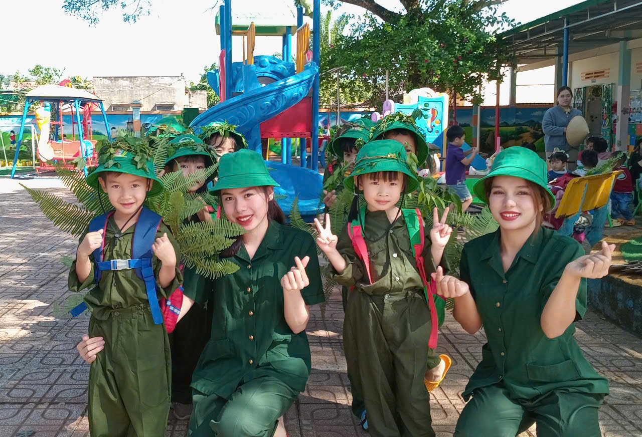 HOẠT ĐỘNG TRẢI NGHIỆM LÀM CHÚ BỘ ĐỘI