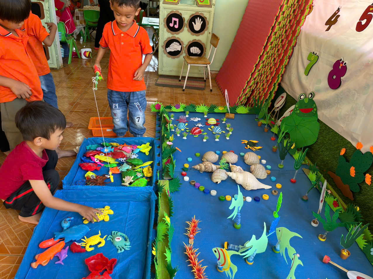 Một ngày các bé lá 4